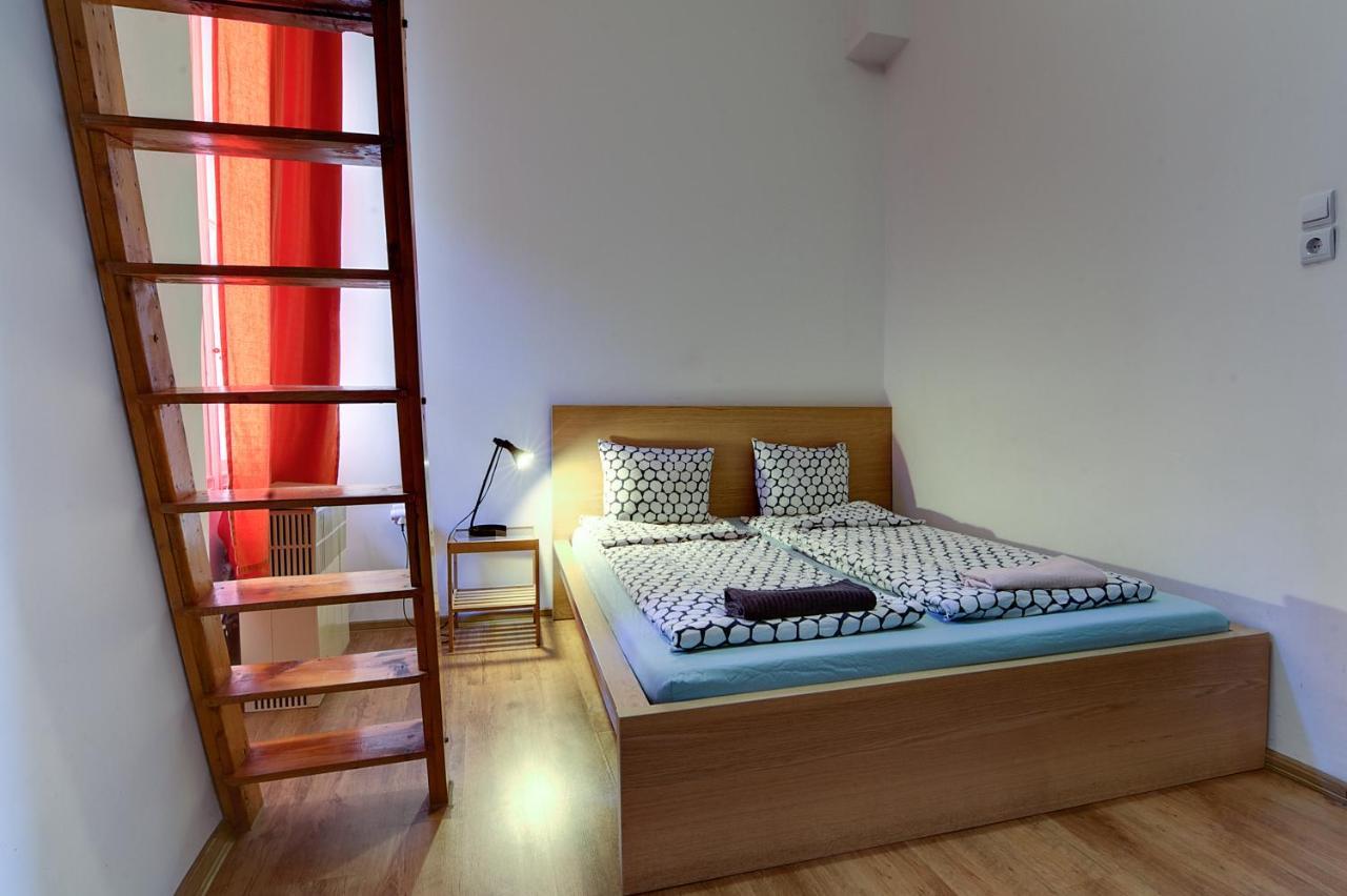 Pal'S Hostel And Apartments Budapest Bagian luar foto