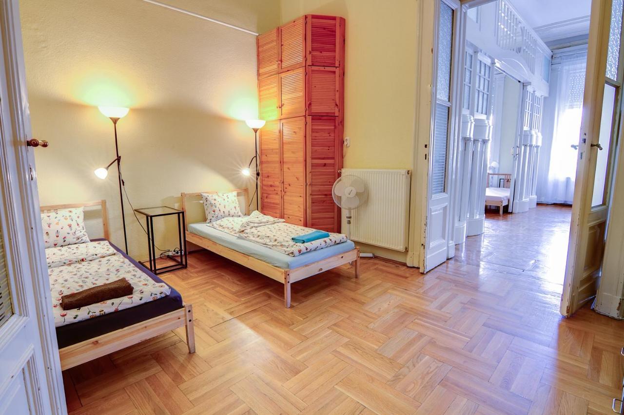 Pal'S Hostel And Apartments Budapest Bagian luar foto