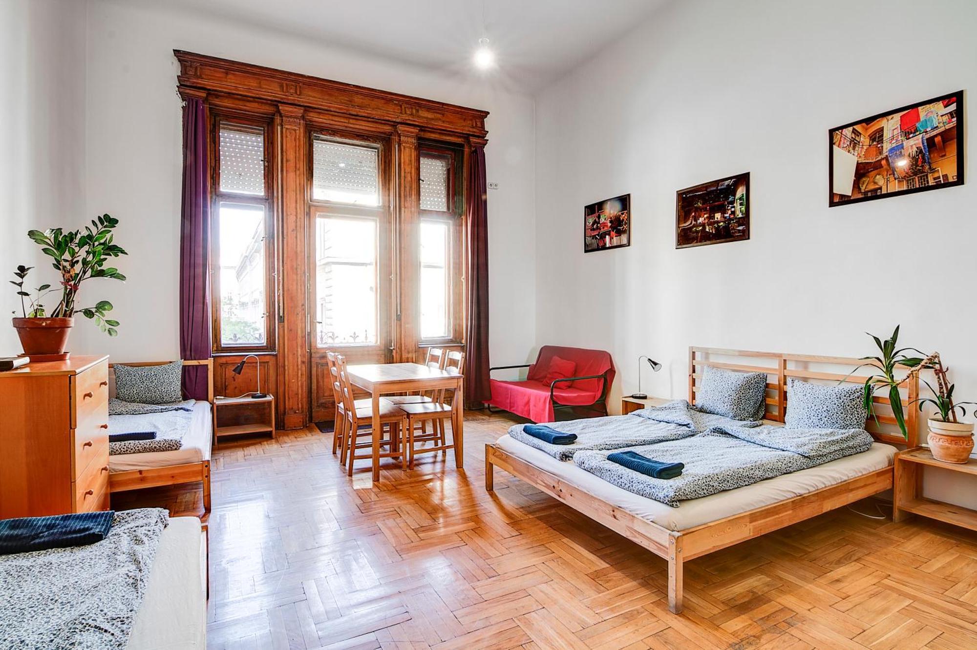 Pal'S Hostel And Apartments Budapest Bagian luar foto