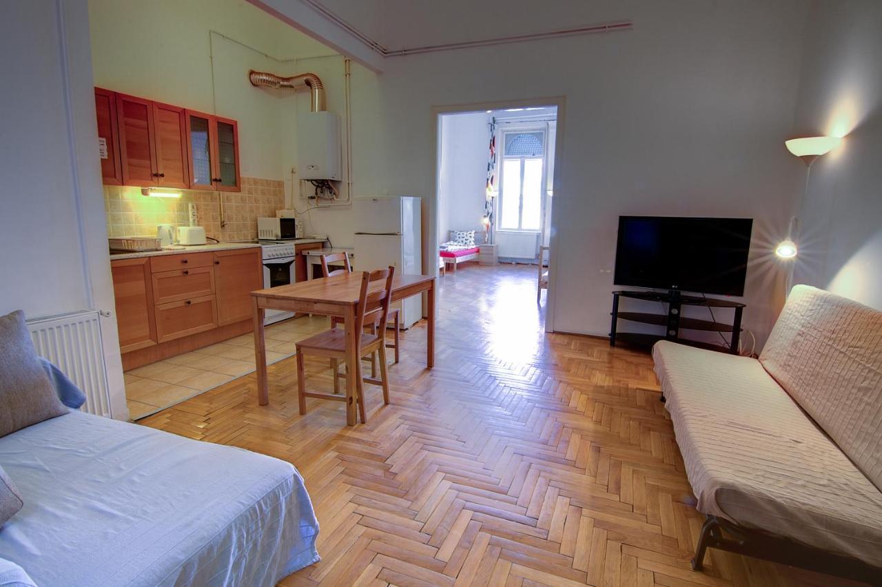 Pal'S Hostel And Apartments Budapest Bagian luar foto